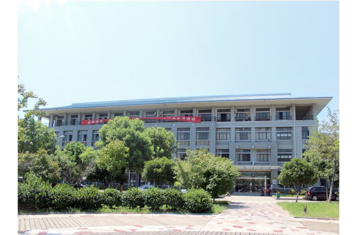 湖北中医学院教学楼（2003年黄鹤奖）