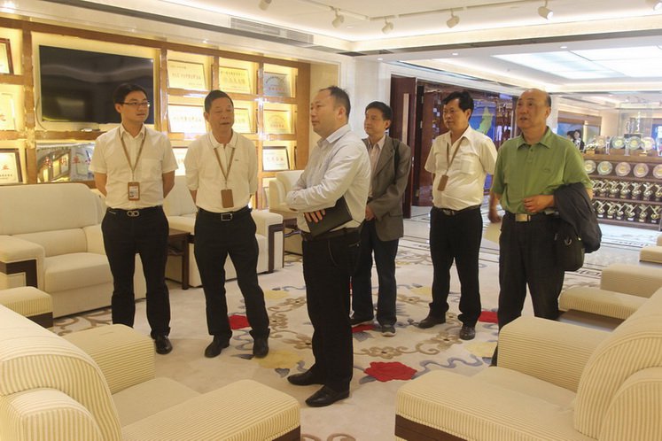 武汉建设安全管理协会李祥林秘书长到新八集团调研指导工作
